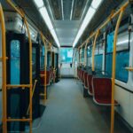 Gdańsk to miasto, które nieustannie się rozbudowuje – powstają nowe osiedla mieszkaniowe, rozwijają się dzielnice peryferyjne, a liczba mieszkańców i turystów stale rośnie.