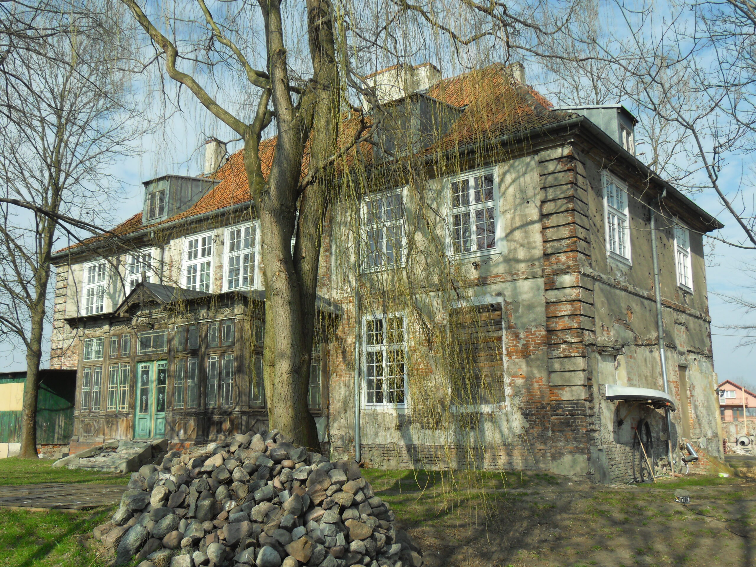Zabytkowy dwor Olszynka w dzielnicy Olszynka w Gdansku