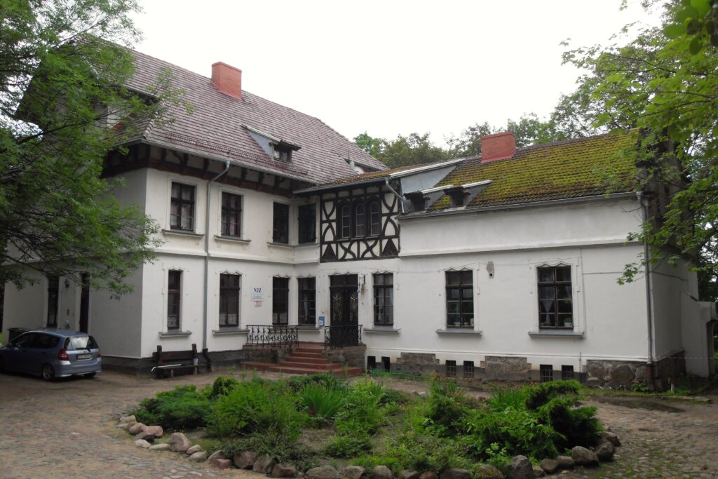 Zabytkowy dwor w dzielnicy Matarnia w Gdansku