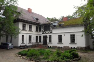 Zabytkowy dwor w dzielnicy Matarnia w Gdansku