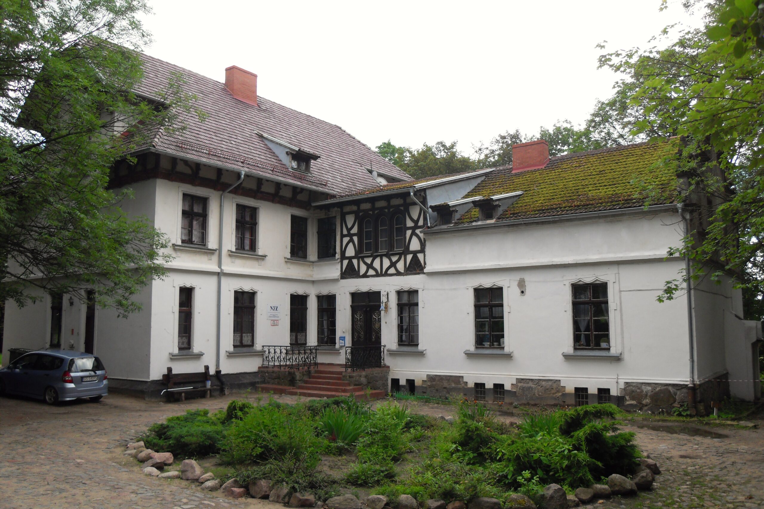 Zabytkowy dwor w dzielnicy Matarnia w Gdansku