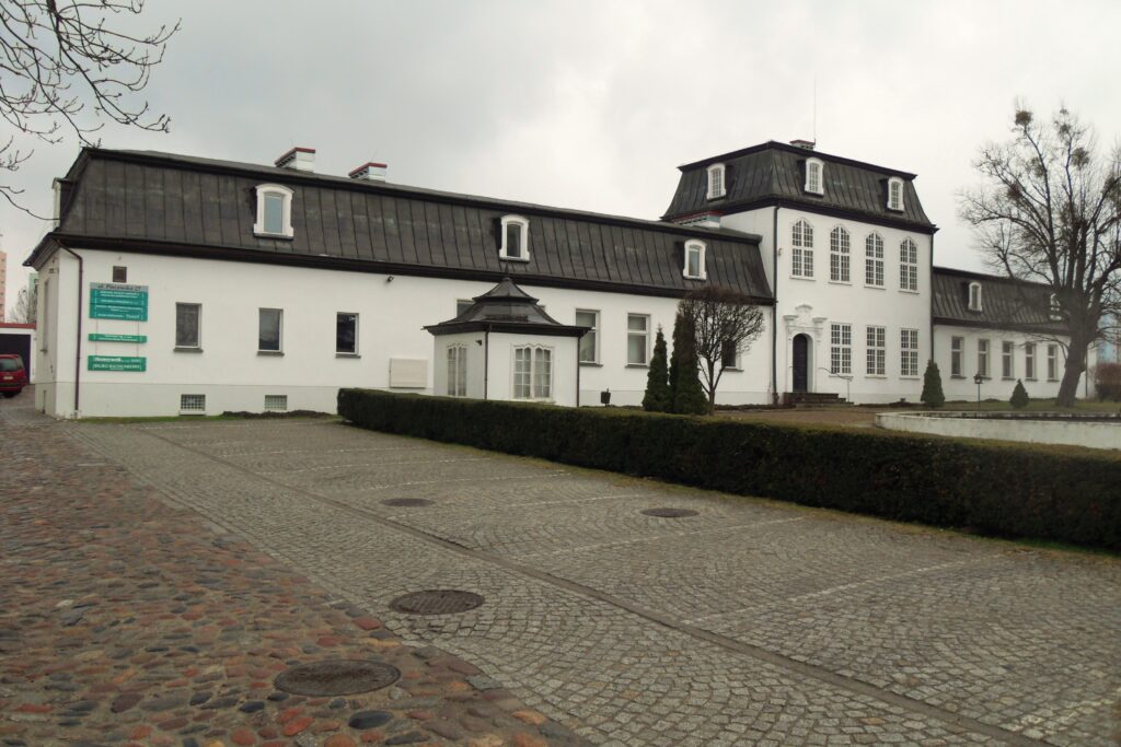 Dwor Uphagenow w Parku Uphagenow w dzielnicy Piecki-Migowo w Gdansku