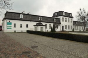 Dwor Uphagenow w Parku Uphagenow w dzielnicy Piecki-Migowo w Gdansku