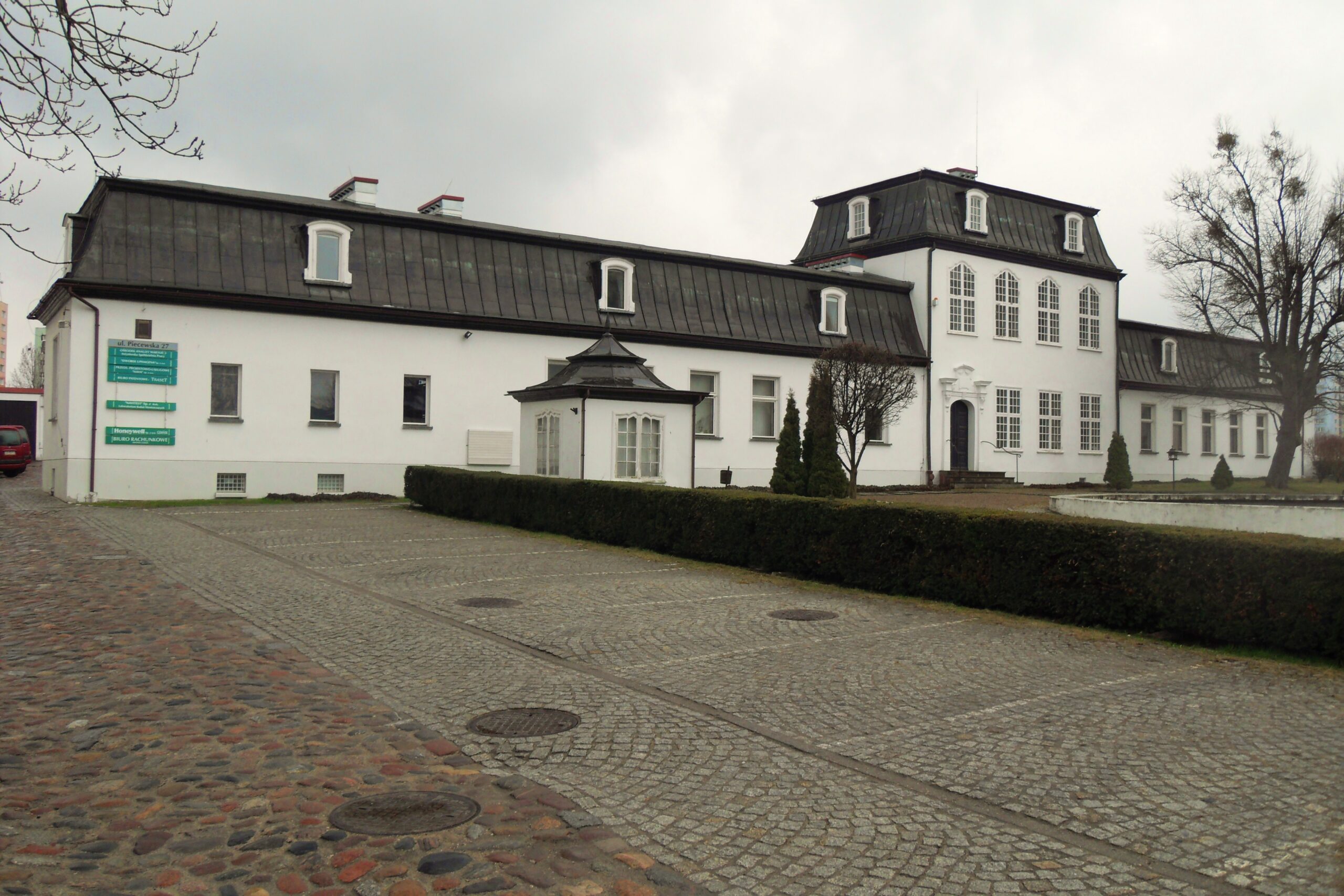 Dwor Uphagenow w Parku Uphagenow w dzielnicy Piecki-Migowo w Gdansku