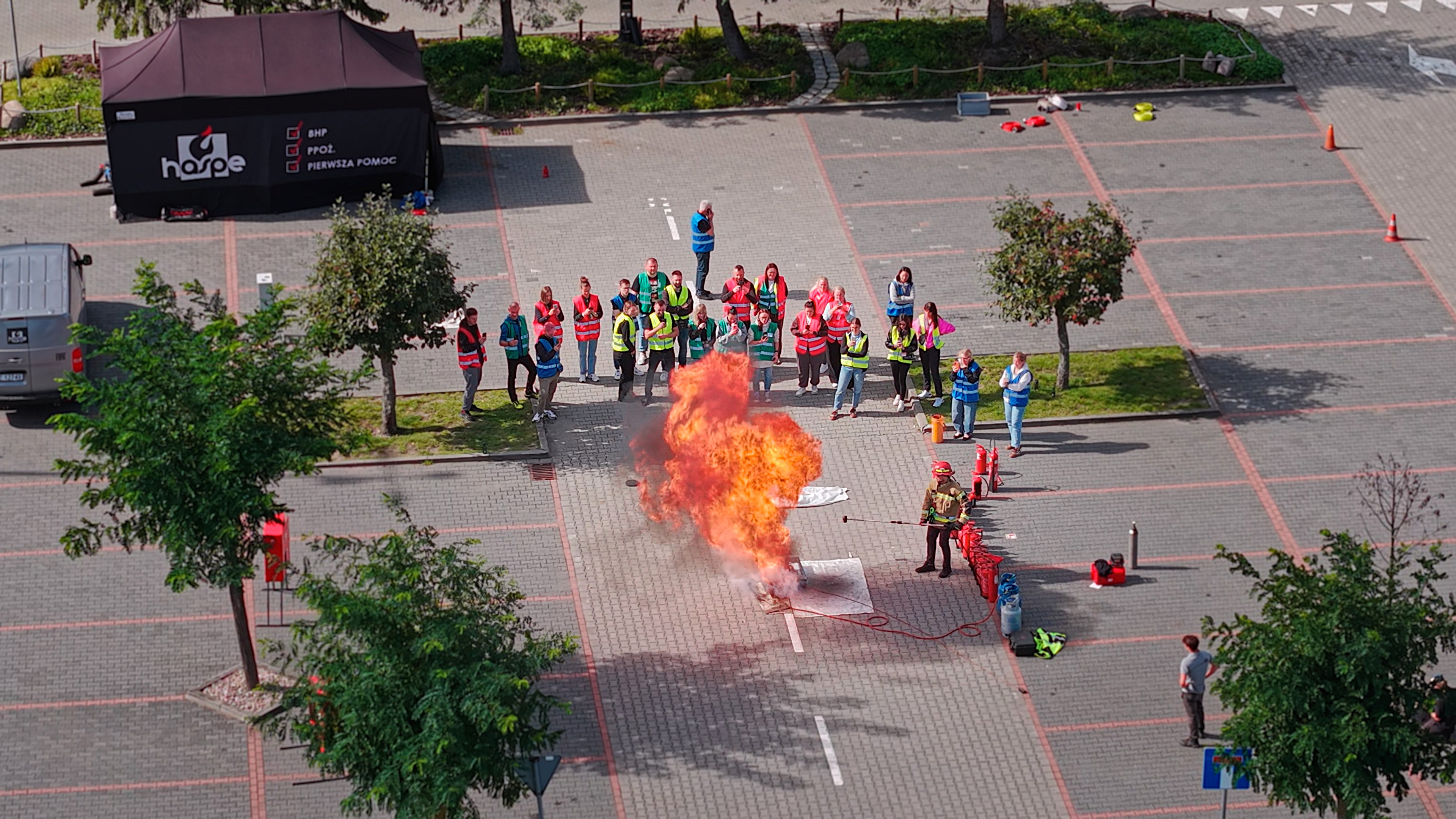 Ogień, dym i wybuch gazu. Designer Outlet Gdańsk szkoli pracowników w realistycznych warunkach
