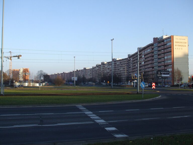 Falowiec przy ul. Obrońców Wybrzeża na Przymorzu w Gdańsku