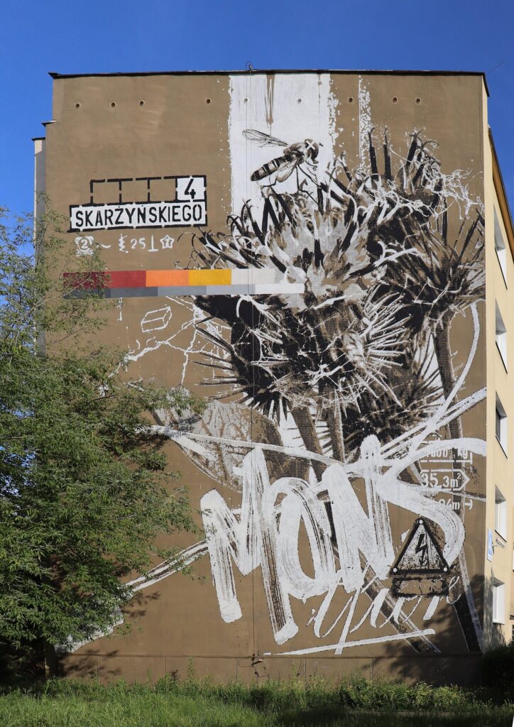 Mural Arctium.m4 na bloku przy ul. Skarżyńskiego 4 na Zaspie