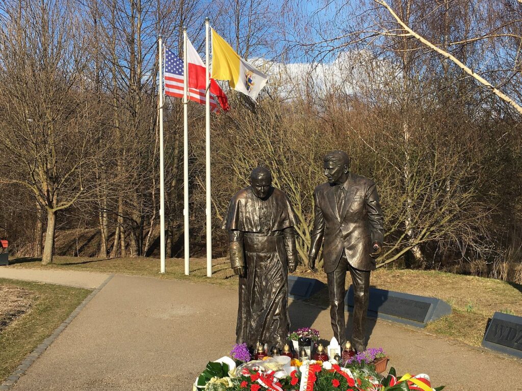 Pomnik Jana Pawła II i Ronalda Reagana w Parku Reagana w Gdańsku